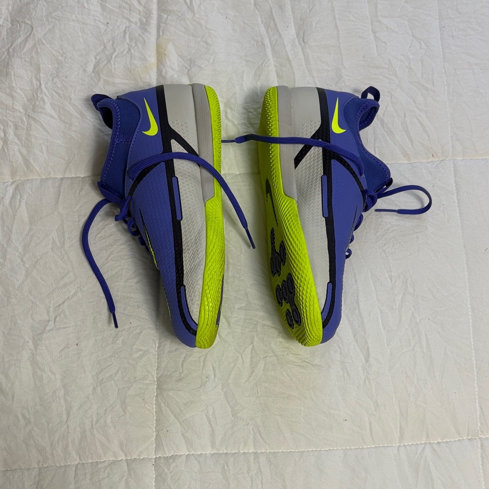 Nike Indoor Soccer Shoes - Picture 2 of 5